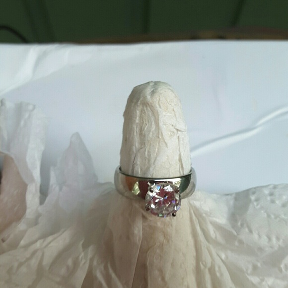 Round Brilliant Clear Stone .75  Stainless Band 8 - Picture 1 of 4